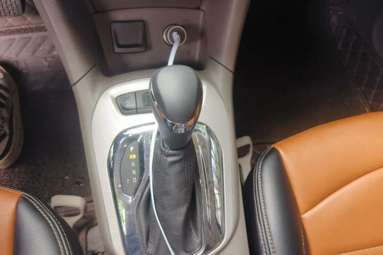 Used Chevrolet Cruze 2015 1.5L Automatic Fashion Navigation Edition Gear Lever