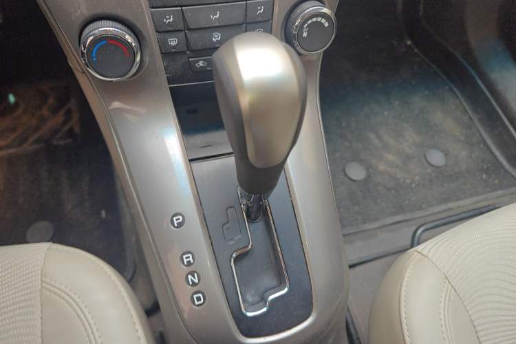 Used Chevrolet Cruze 2015 1.5L Classic SE AT Gear Lever