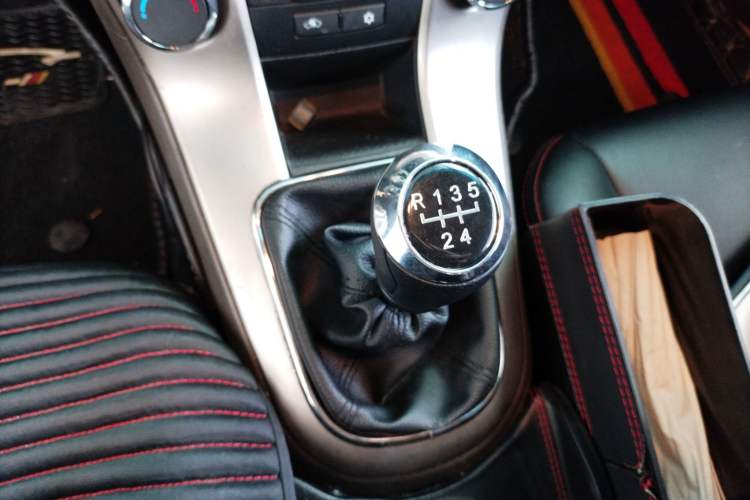 Used Chevrolet Cruze 2015 1.5L Classic SL MT Gear Lever
