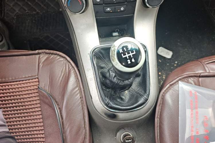 Used Chevrolet Cruze 2015 1.5L Classic SL MT Gear Lever