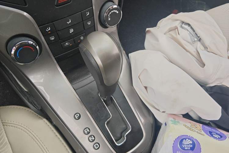 Used Chevrolet Cruze 2015 1.5L Classic SE AT Gear Lever