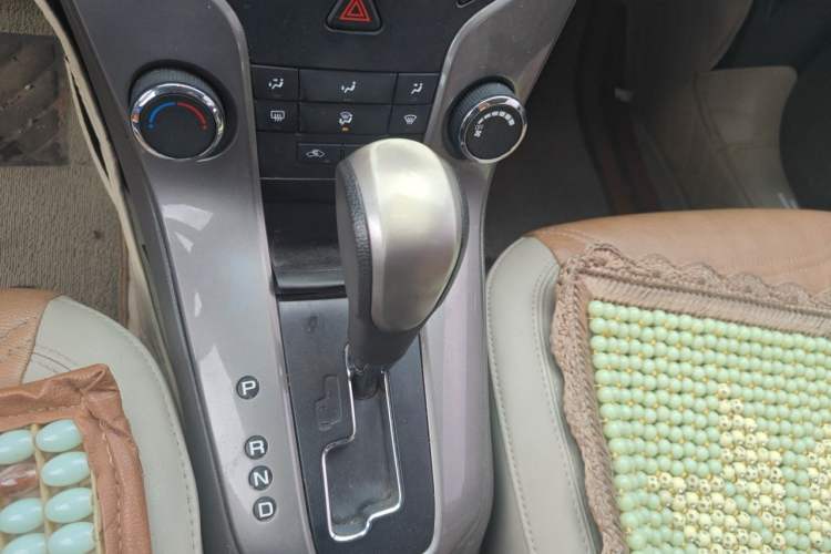 Used Chevrolet Cruze 2015 1.5L Classic SE AT Gear Lever