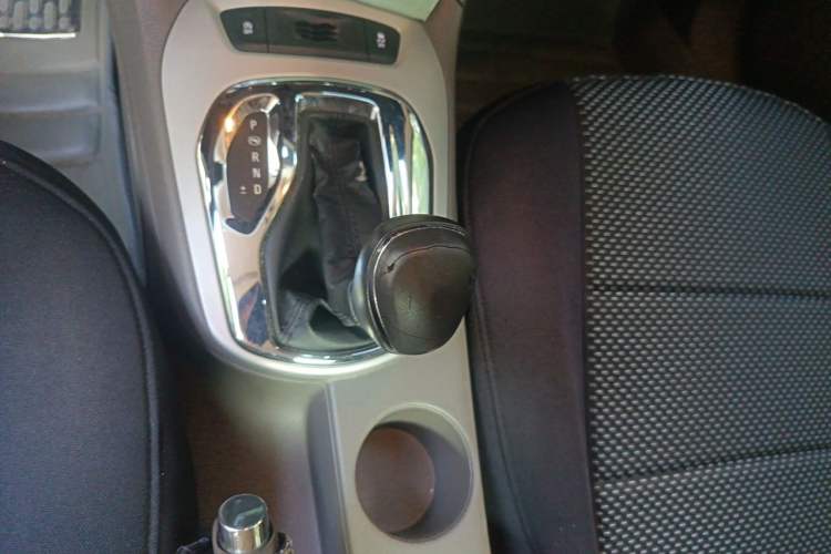 Used Chevrolet Cruze 2015 1.5L Automatic Fashion Navigation Edition Gear Lever