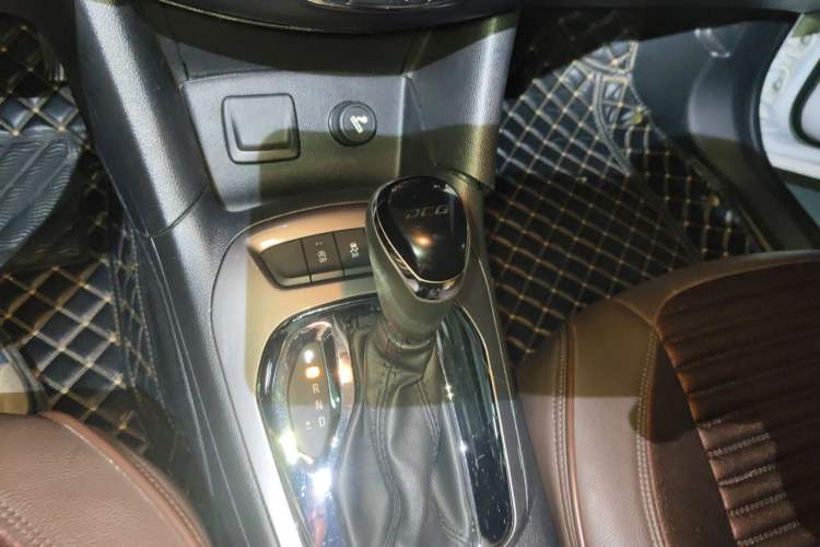 Used Chevrolet Cruze 2015 1.4T DCG Luxury Edition Gear Lever