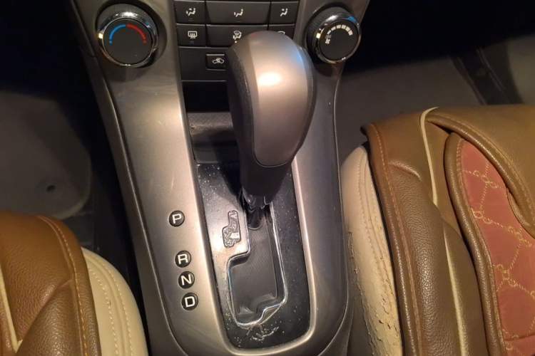 Used Chevrolet Cruze 2015 1.5L Classic SE AT Gear Lever