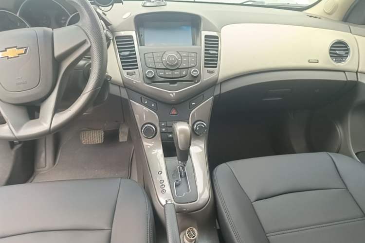 Used Chevrolet Cruze 2015 1.5L Classic SE AT Gear Lever