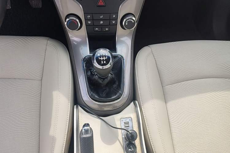 Used Chevrolet Cruze 2015 1.5L Classic SE MT Gear Lever