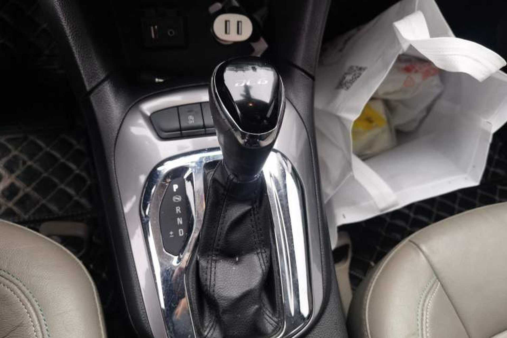 Used Chevrolet Cruze 2015 1.4T DCG Luxury Edition Gear Lever