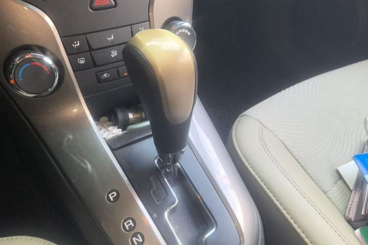 Used Chevrolet Cruze 2015 1.5L Classic SE AT Gear Lever