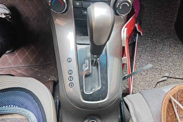 Used Chevrolet Cruze 2015 1.5L Classic SE AT Gear Lever