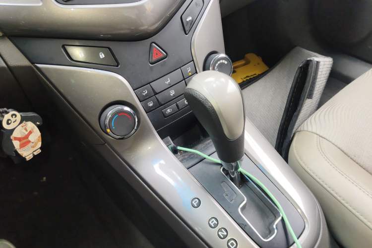 Used Chevrolet Cruze 2015 1.5L Classic SE AT Gear Lever
