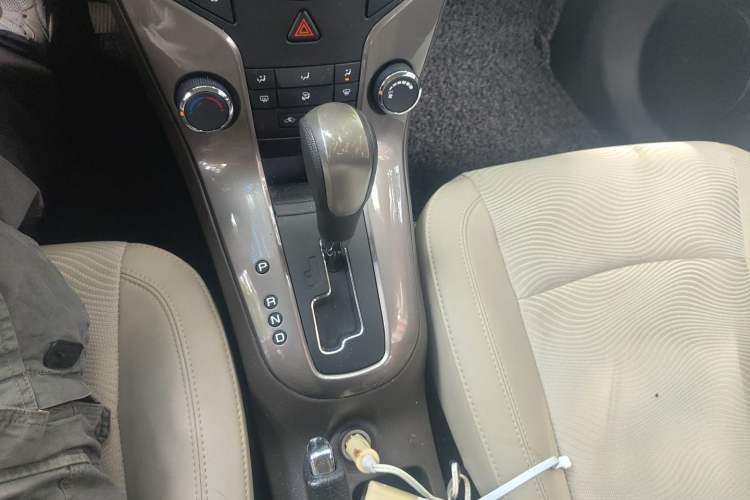 Used Chevrolet Cruze 2015 1.5L Classic SE AT Gear Lever