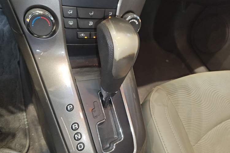Used Chevrolet Cruze 2015 1.5L Classic SE AT Gear Lever