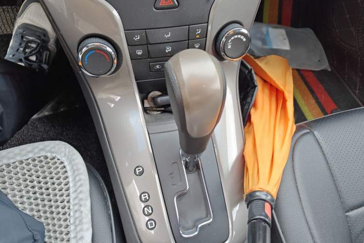 Used Chevrolet Cruze 2015 1.5L Classic SE AT Gear Lever