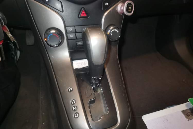 Used Chevrolet Cruze 2015 1.5L Classic SE AT Gear Lever