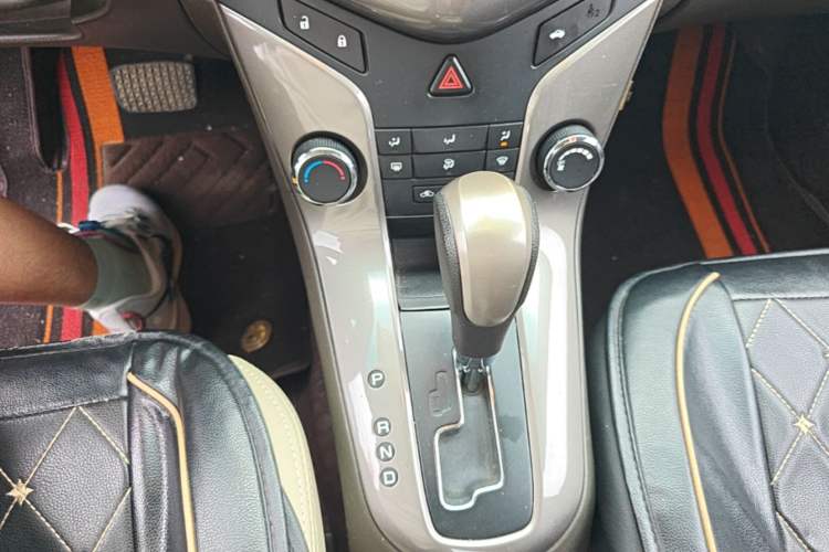 Used Chevrolet Cruze 2015 1.5L Classic SE AT Gear Lever