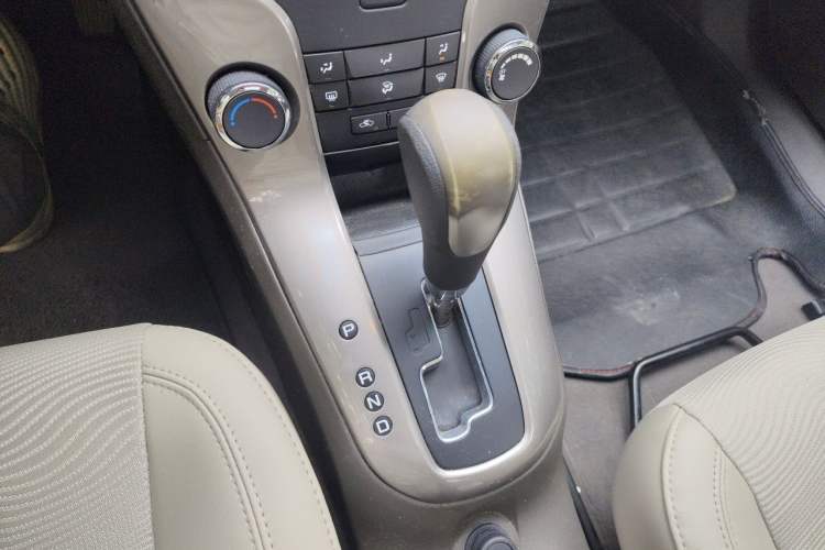 Used Chevrolet Cruze 2015 1.5L Classic SE AT Gear Lever