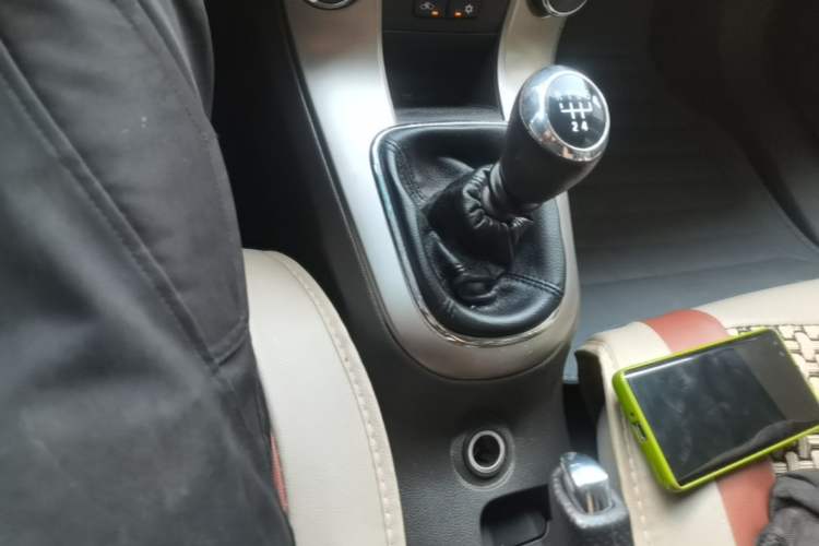 Used Chevrolet Cruze 2015 1.5L Classic SL MT Gear Lever