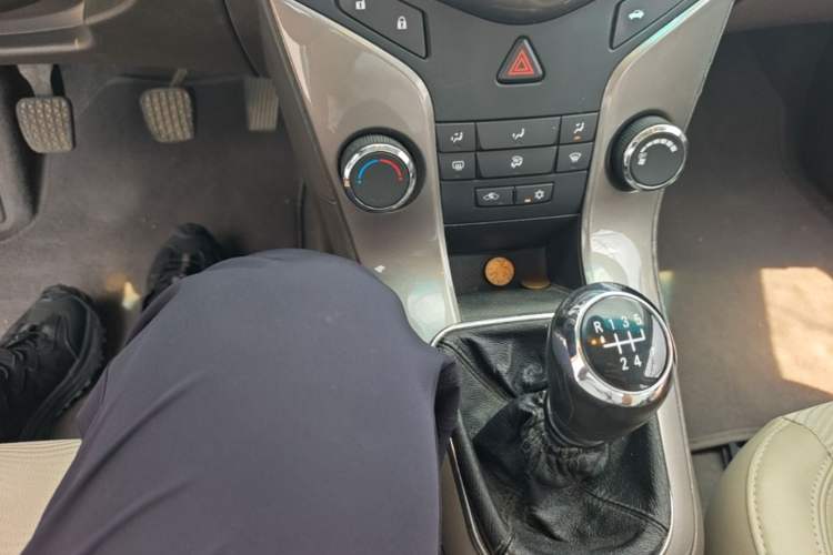 Used Chevrolet Cruze 2015 1.5L Classic SE MT Gear Lever