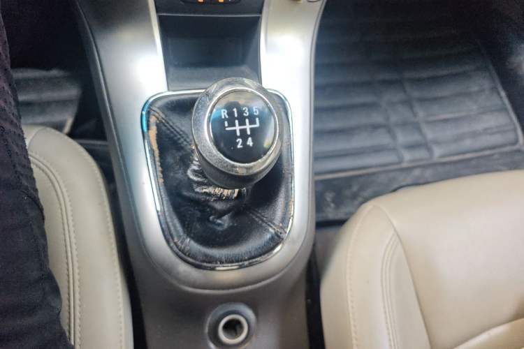 Used Chevrolet Cruze 2015 1.5L Classic SL MT Gear Lever