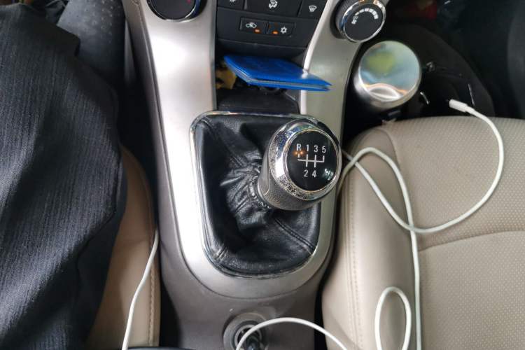 Used Chevrolet Cruze 2015 1.5L Classic SL MT Gear Lever