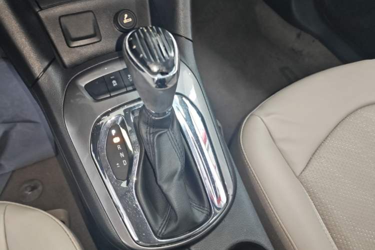 Used Chevrolet Cruze 2015 1.5L Automatic Luxury Edition Gear Lever