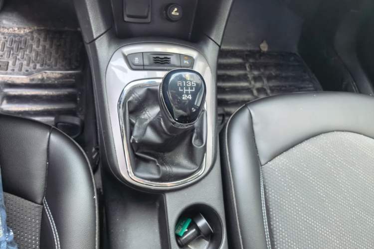 Used Chevrolet Cruze 2015 1.5L Manual Elite Edition Gear Lever