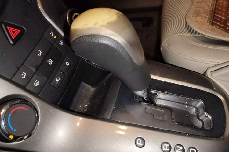 Used Chevrolet Cruze 2015 1.5L Classic SE AT Gear Lever