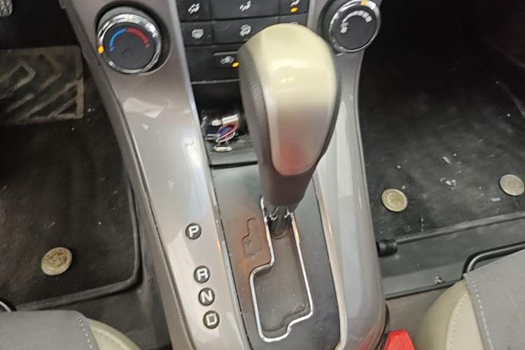 Used Chevrolet Cruze 2015 1.5L Classic SE AT Gear Lever