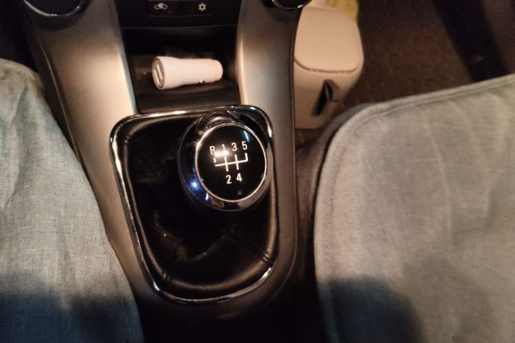 Used Chevrolet Cruze 2015 1.5L Classic SL MT Gear Lever