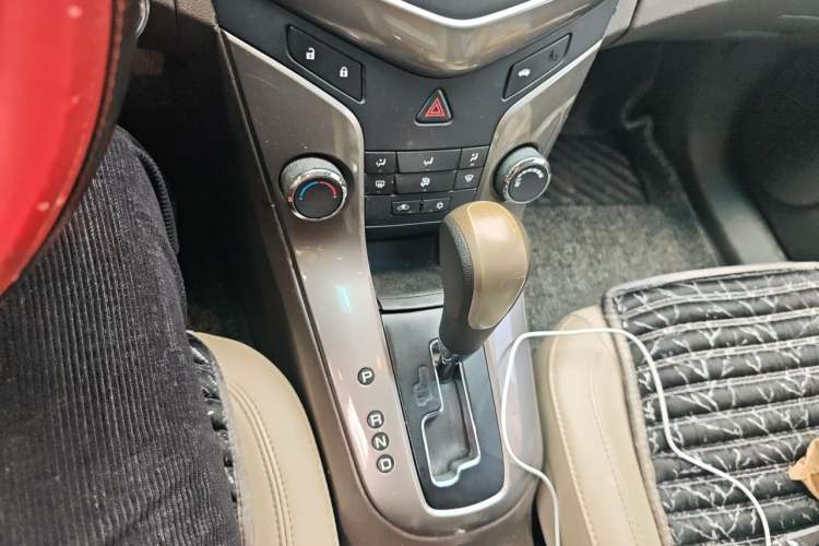 Used Chevrolet Cruze 2015 1.5L Classic SE AT Gear Lever