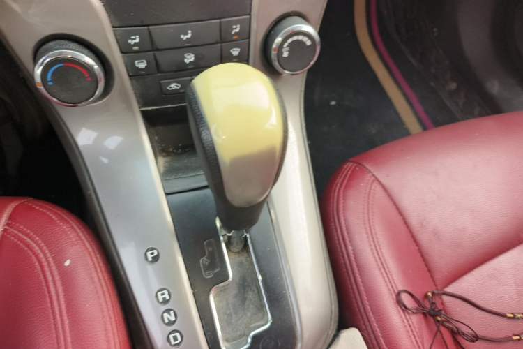 Used Chevrolet Cruze 2015 1.5L Classic SE AT Gear Lever