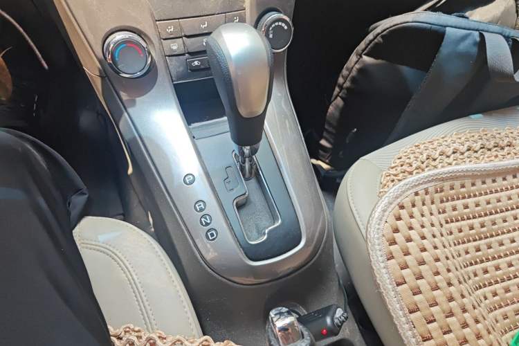 Used Chevrolet Cruze 2015 1.5L Classic SE AT Gear Lever
