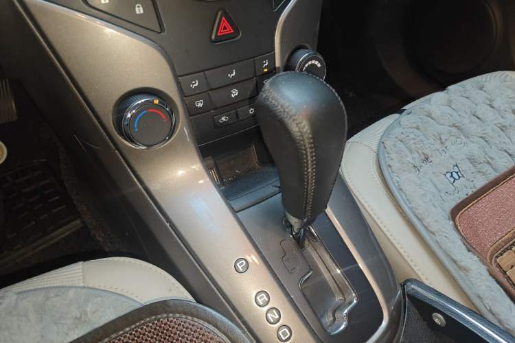 Used Chevrolet Cruze 2015 1.5L Classic SE AT Gear Lever