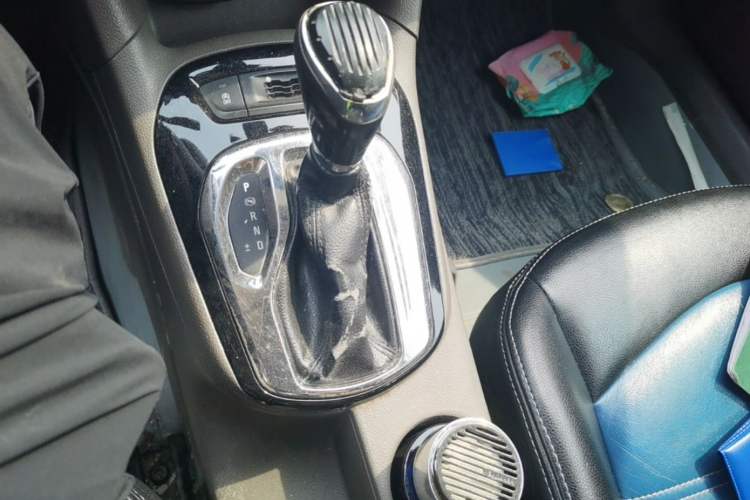 Used Chevrolet Cruze 2015 1.5L Automatic Fashion Navigation Edition Gear Lever