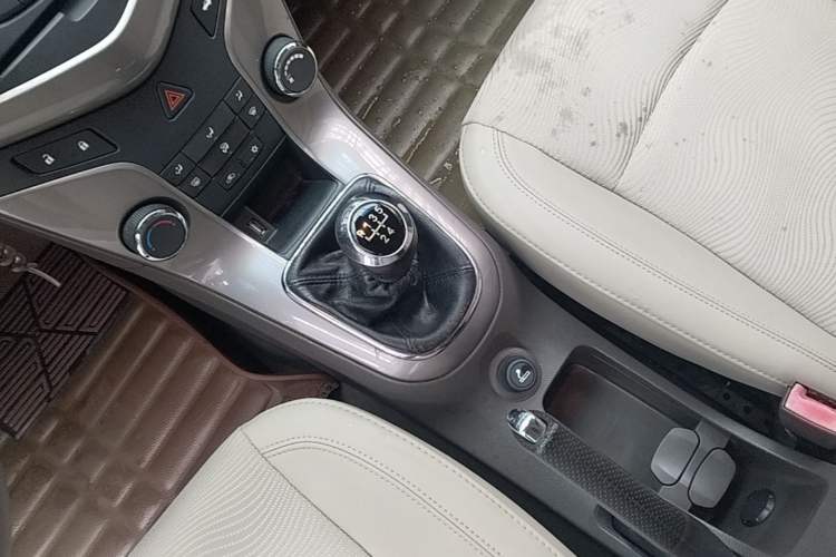 Used Chevrolet Cruze 2015 1.5L Classic SE MT Gear Lever