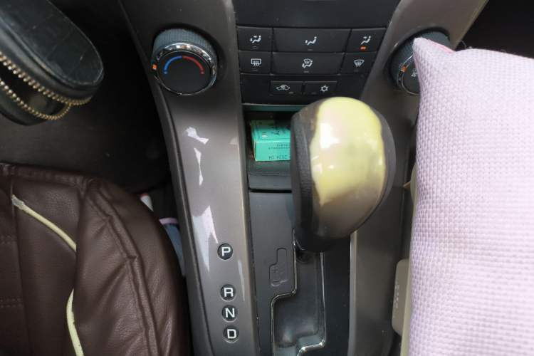 Used Chevrolet Cruze 2015 1.5L Classic SE AT Gear Lever