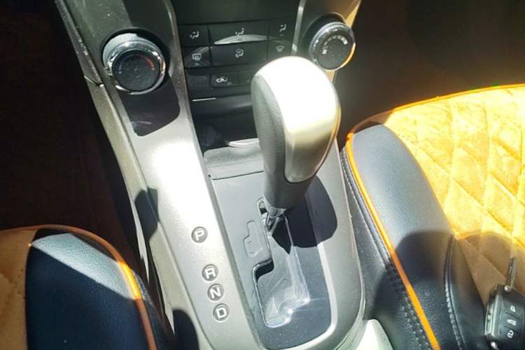 Used Chevrolet Cruze 2015 1.5L Classic SE AT Gear Lever