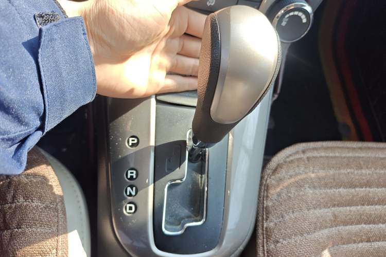 Used Chevrolet Cruze 2015 1.5L Classic SE AT Gear Lever