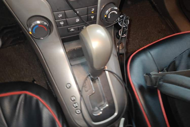 Used Chevrolet Cruze 2015 1.5L Classic SE AT Gear Lever