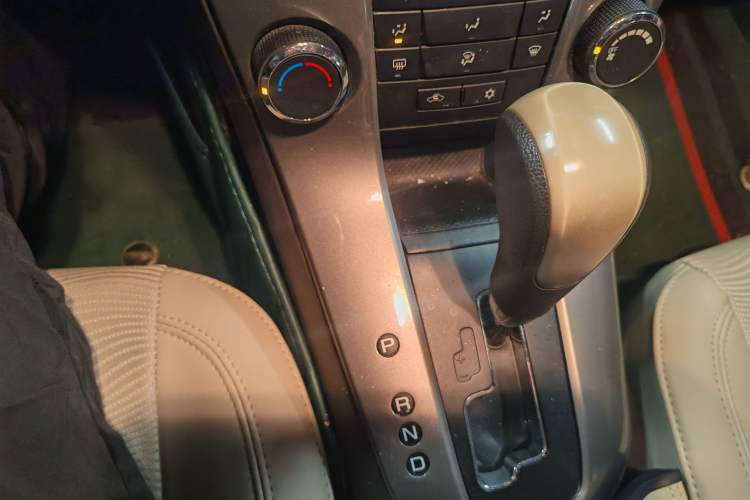 Used Chevrolet Cruze 2015 1.5L Classic SE AT Gear Lever