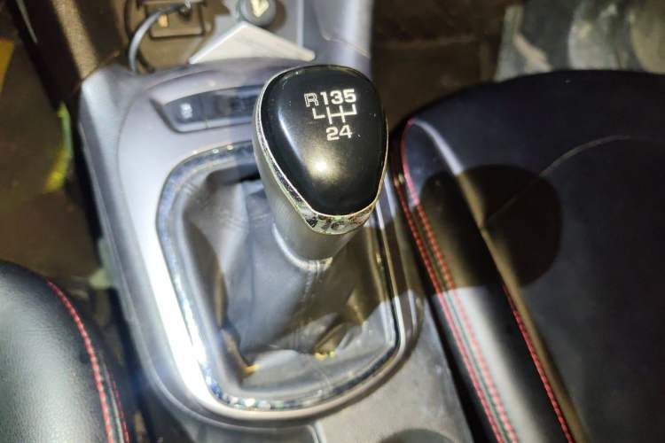 Used Chevrolet Cruze 2015 1.5L Manual Elite Edition Gear Lever