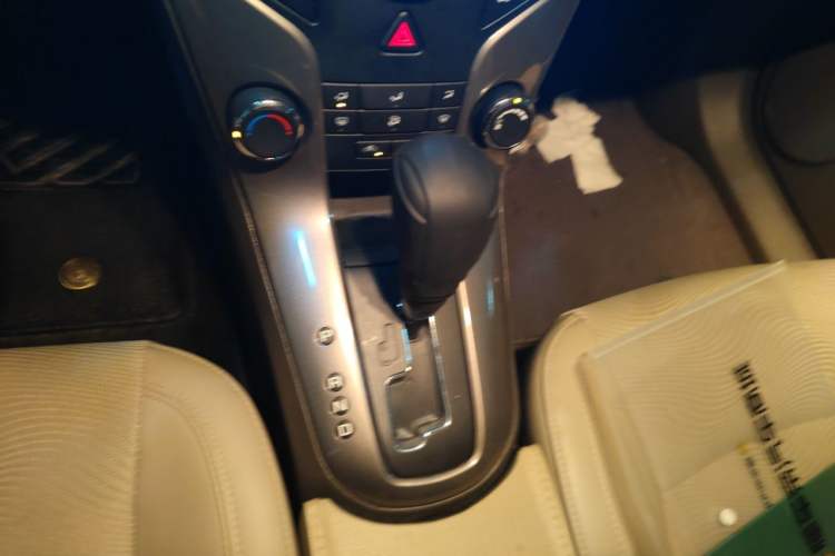 Used Chevrolet Cruze 2015 1.5L Classic SE AT Gear Lever