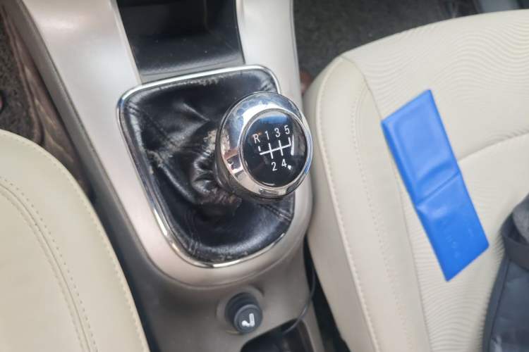 Used Chevrolet Cruze 2015 1.5L Classic SL MT Gear Lever