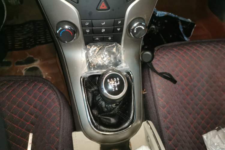 Used Chevrolet Cruze 2015 1.5L Classic SL MT Gear Lever