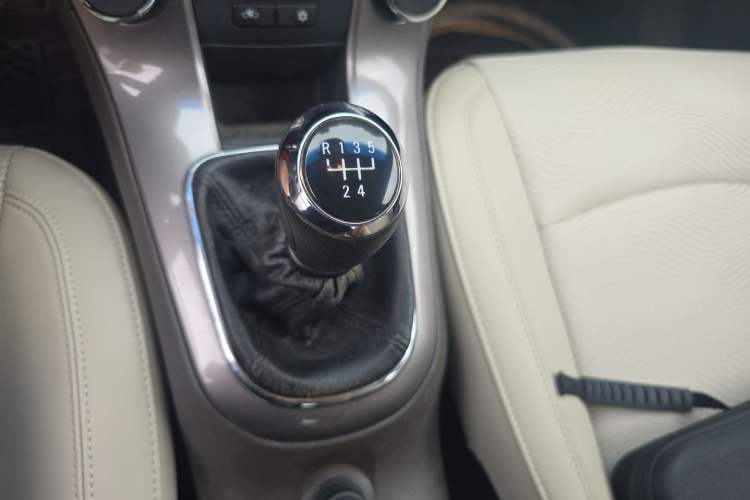 Used Chevrolet Cruze 2015 1.5L Classic SE MT Gear Lever