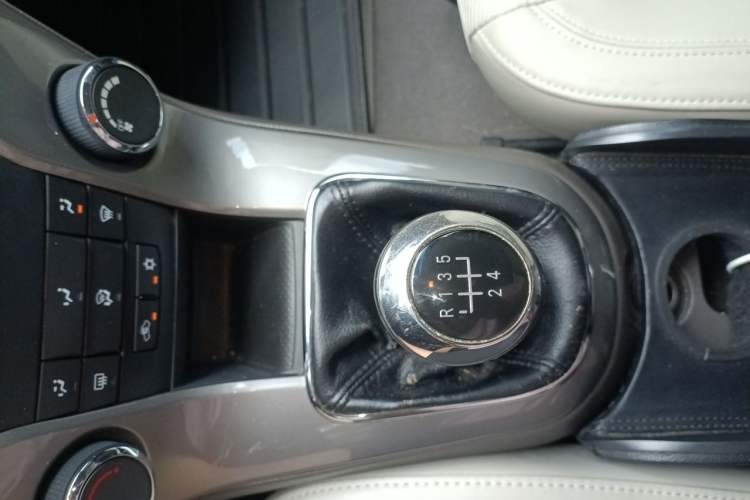 Used Chevrolet Cruze 2015 1.5L Classic SE MT Gear Lever