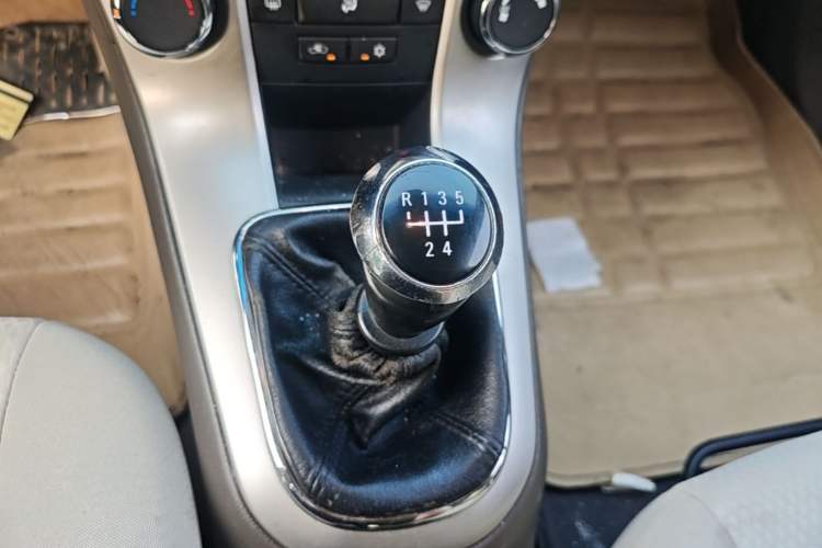 Used Chevrolet Cruze 2015 1.5L Classic SL MT Gear Lever