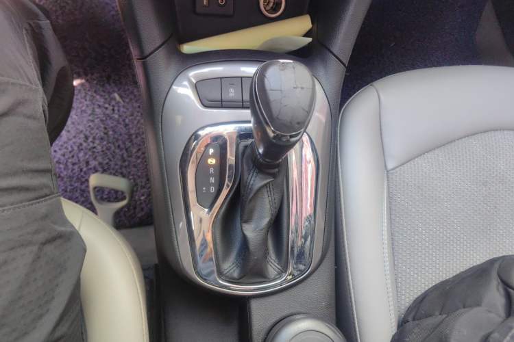 Used Chevrolet Cruze 2015 1.5L Automatic Luxury Edition Gear Lever