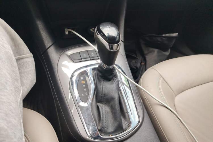 Used Chevrolet Cruze 2015 1.4T DCG Luxury Edition Gear Lever